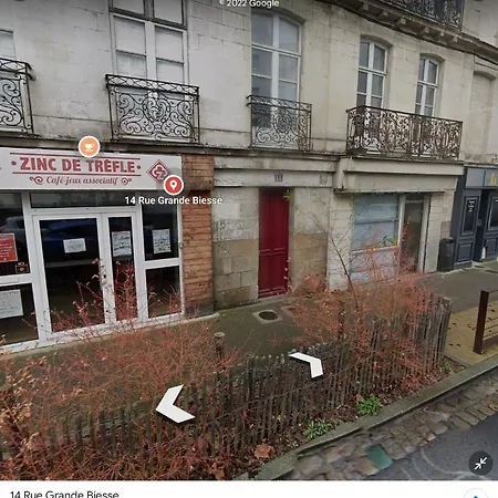 Au Grand B - Welcome In *